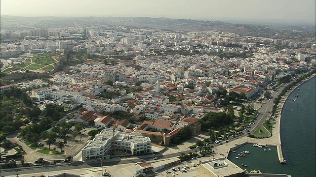 航空WS城市景观/拉各斯，法罗，葡萄牙视频素材
