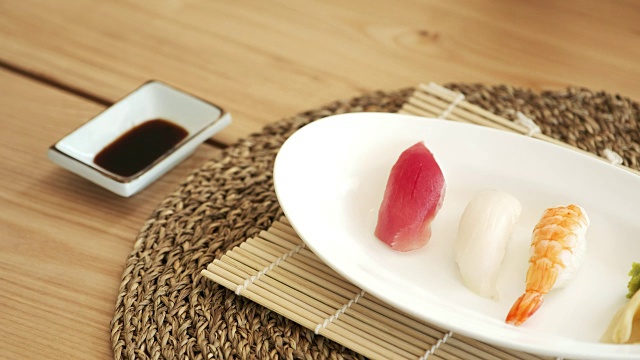 吃寿司视频素材