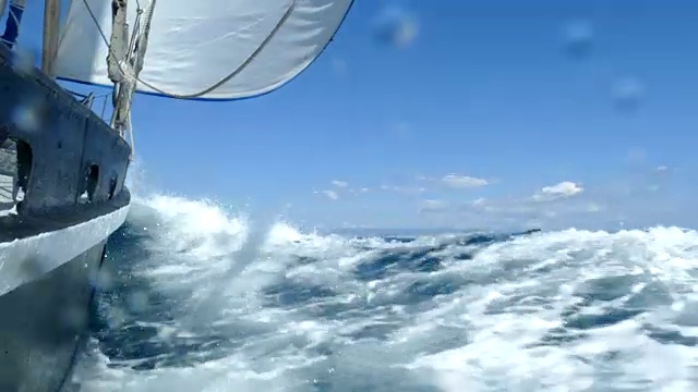 开足风帆赛跑视频素材