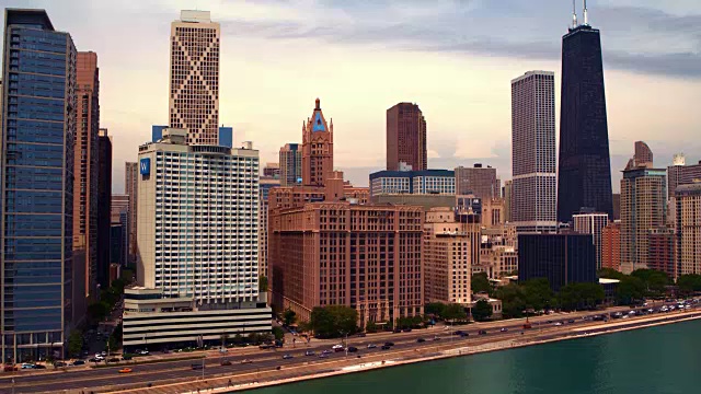 芝加哥天际线和威利斯大厦的白天航拍视频素材