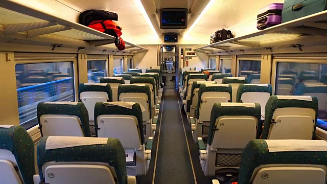 拍摄于西班牙高速列车的火车车厢。视频下载