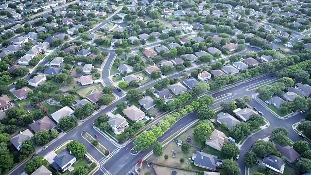 郊区生活无人机角度俯瞰数千家房屋奥斯汀，得克萨斯州郊区视频素材