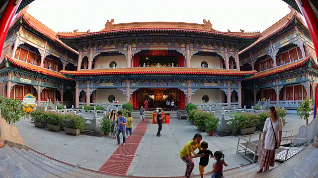 随着时间的推移，曼谷最大和最重要的中国佛教寺庙命名为“Wat Mangkon Kamalawat”或“Wat Leng Noei Yi”或“Wat Borom Racha Kanchanapisek Anusorn”。视频下载