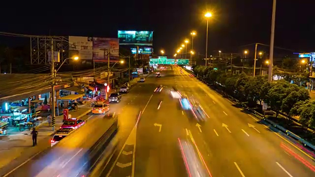 T/L ZI ZO五颜六色的夜间交通曼谷，泰国视频素材