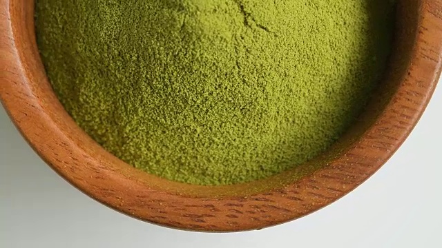 有机绿色抹茶粉木碗视频素材