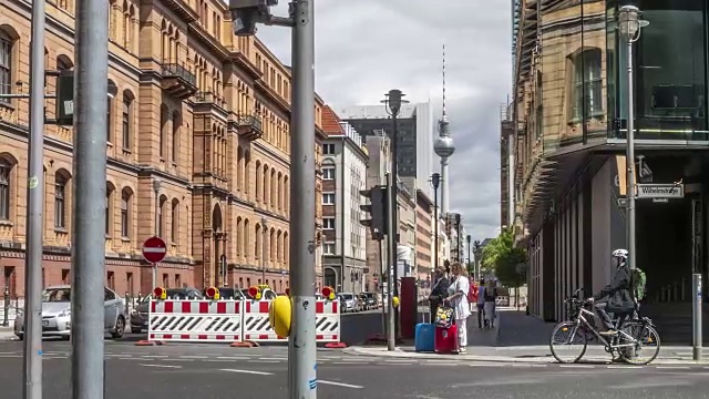 时间在德国柏林的街道上流逝视频素材