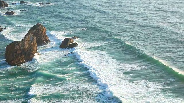 悬崖海浪石视频下载