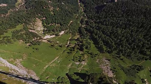 上奥地利萨尔兹卡默古特沙夫伯格的空中全景图视频素材