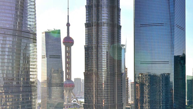 中国上海陆家嘴金融区的摩天大楼视频下载