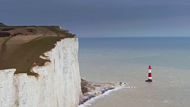 无人机拍摄的滩头和英吉利海峡视频下载