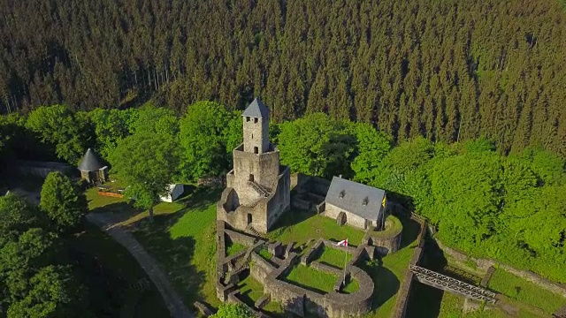 欧洲德国莱茵兰-帕拉廷亨斯雷克格里姆堡附近的格里姆堡城堡视频下载