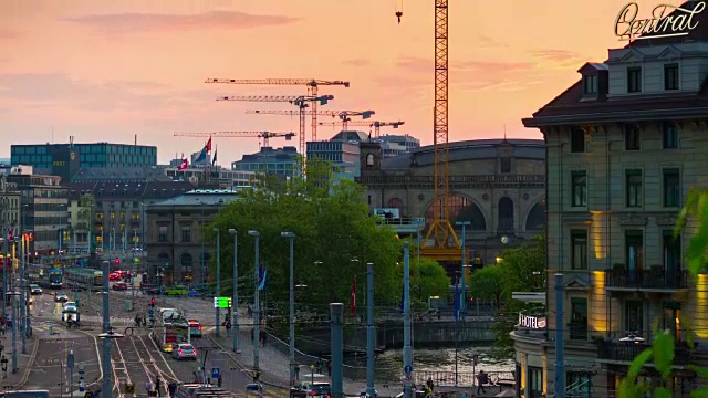 瑞士日落天空苏黎世市有轨电车交通广场中央火车站全景4k时间间隔视频素材