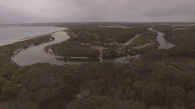 鸟瞰图的道路通过景观在澳大利亚视频下载