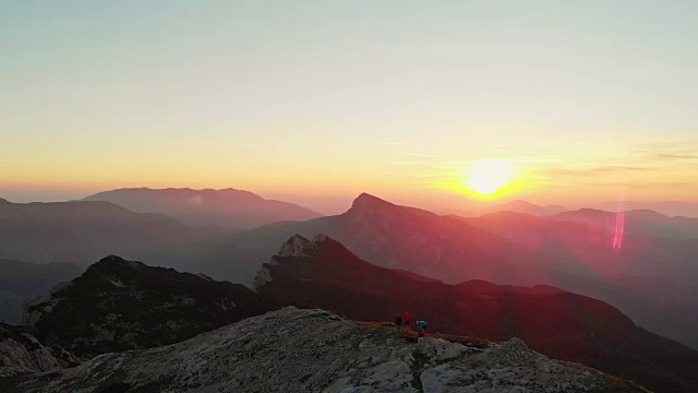 从山顶看日出的美景视频素材
