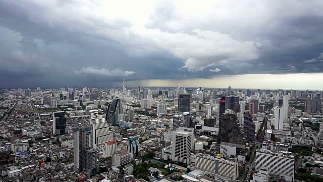 曼谷上空的雨云城市景观视频素材