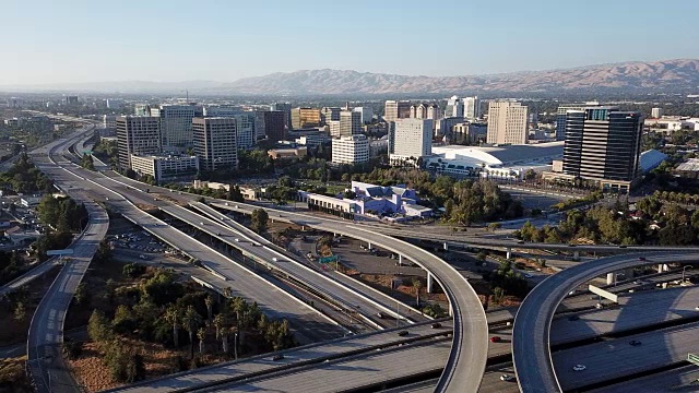 鸟瞰加州圣何塞公路交汇处基础设施视频素材