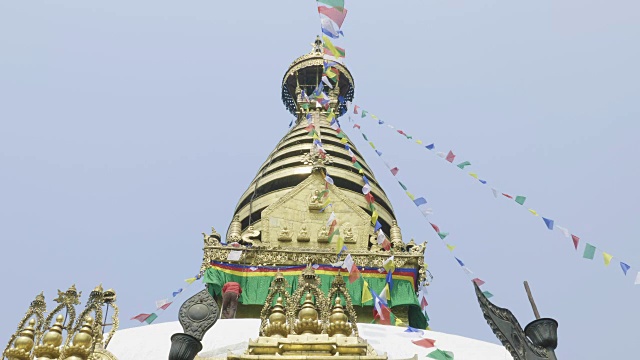 尼泊尔加德满都著名的萨瓦扬布纳特猴庙。视频素材