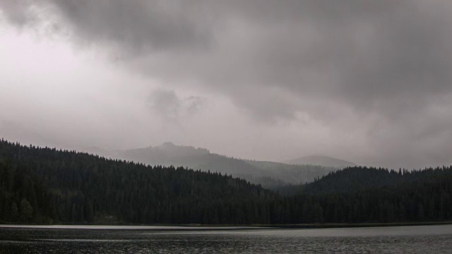 杜米托国家公园的黑湖。Zabljak。黑山共和国视频素材