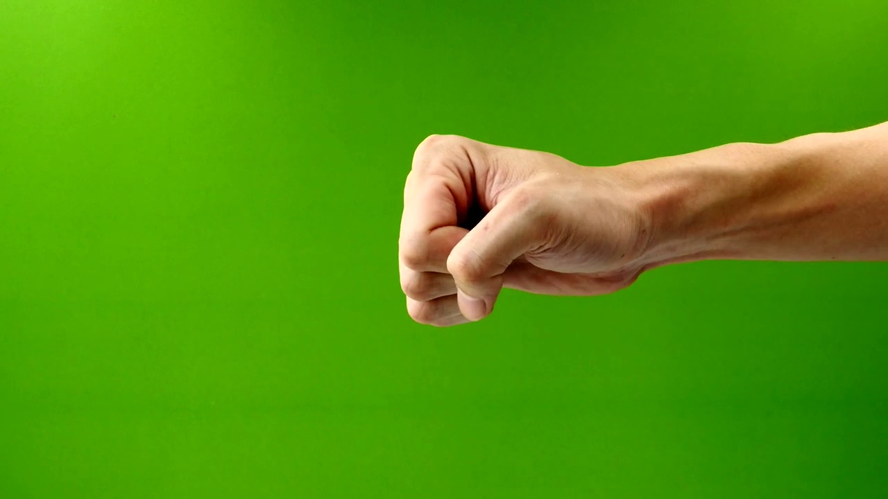 男性手势在绿色屏幕背景上。视频素材
