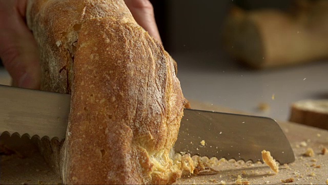 用刀高速切的面包视频素材