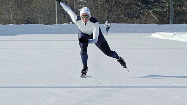 参加速滑比赛的运动员视频下载