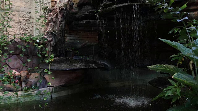 建筑建设者室内瀑布喷泉室内自然视频素材