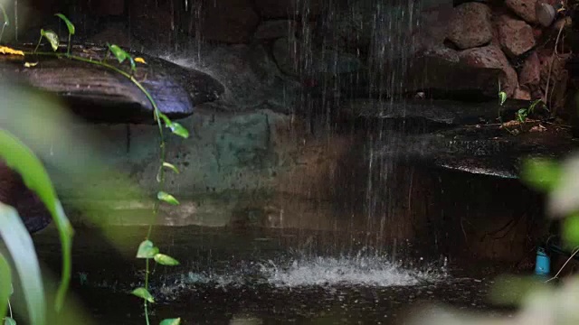 建筑建设者室内瀑布喷泉室内自然视频素材