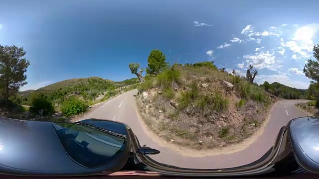 在西班牙马略卡岛巴利阿里群岛的Tramuntana山的发卡弯道上驾驶汽车的360度虚拟现实视图视频下载