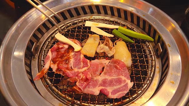 4K:日式火烤牛肉。视频素材