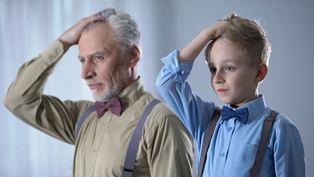 小男孩和老人一起调整头发，家族相似性，遗传视频下载