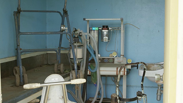 瓦努阿图- 2015年3月30日:废弃的医疗设备视频素材