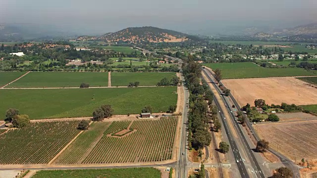 加州乡间的空中高速公路视频素材