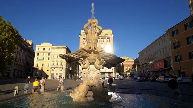 意大利罗马街道上华丽的喷泉视频下载