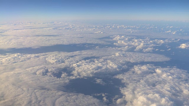 在云层之上飞行4k视频下载
