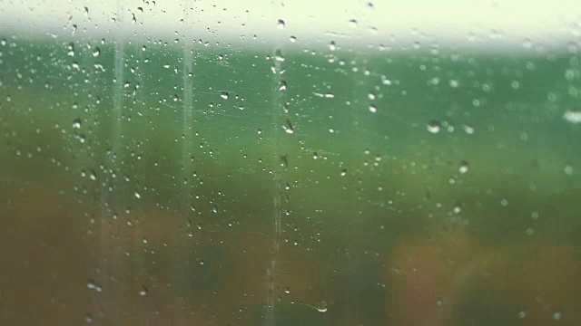 雨天开车4k慢镜头视频素材