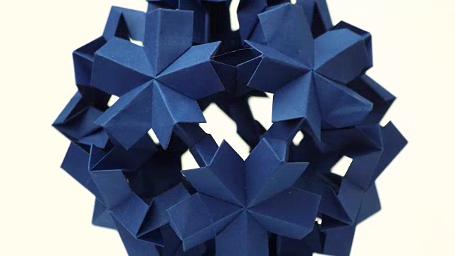 蓝色折纸变形尖球。视频下载