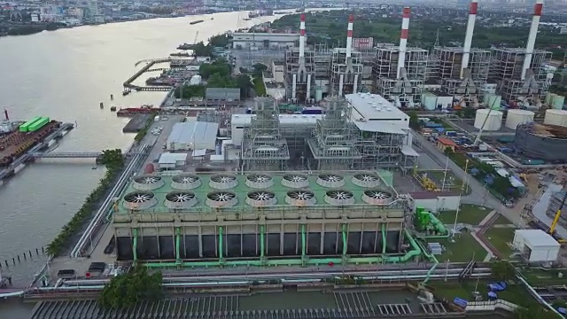 4k高空拍摄亚洲联合循环或热电厂的冷却塔视频素材