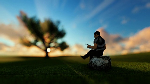 一个人在绿色的草地上看报纸，享受一段时间的日出视频素材