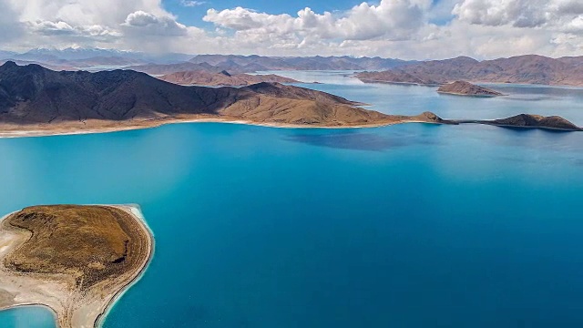 鸟瞰图的Yamdrok Yamtso湖视频素材