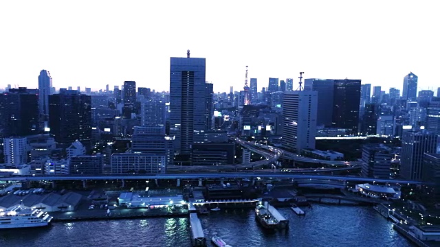 东京黄昏时的城市景观鸟瞰图视频素材