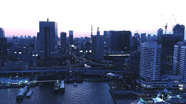 东京黄昏时的城市景观鸟瞰图视频素材