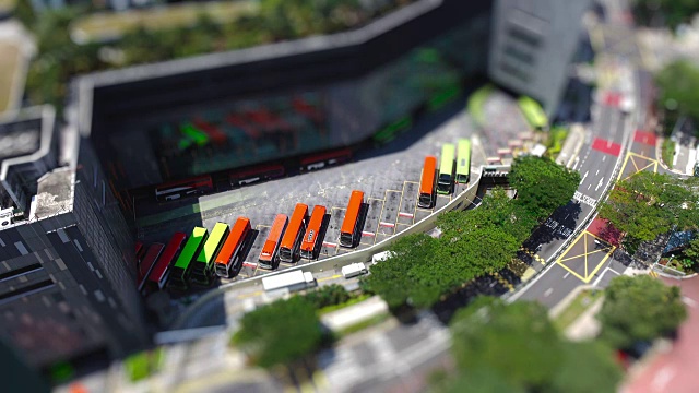 新加坡公共汽车交汇处尖峰时段交通鸟瞰图视频素材