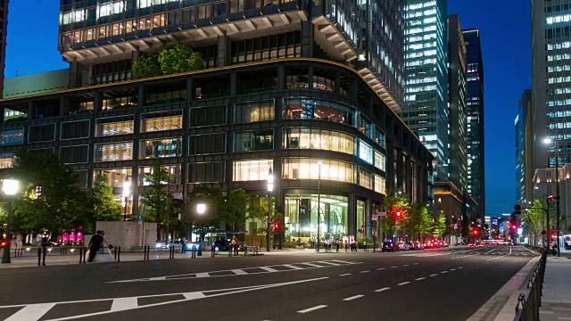 4K延时:东京商业区的高层建筑和交通。视频下载