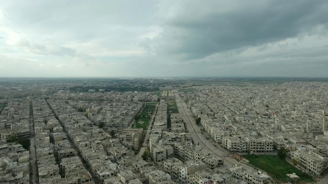 多云天空下的阿勒颇全景图视频素材
