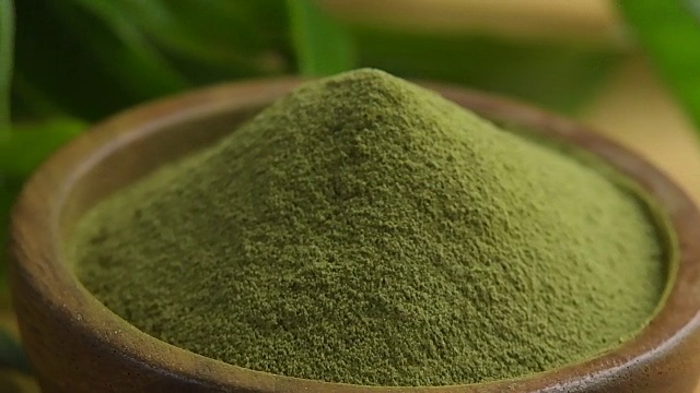 木碗里的绿茶粉视频素材
