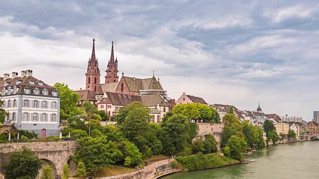 巴塞尔城市天际线时间推移和莱茵河，巴塞尔，瑞士4K时间推移视频素材