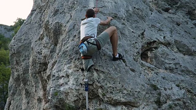 免费攀岩日视频素材