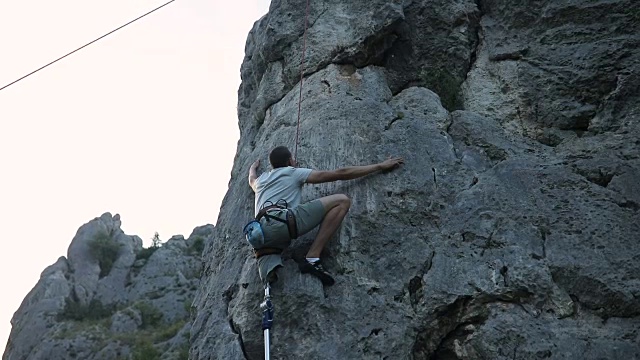 攀岩的人视频素材