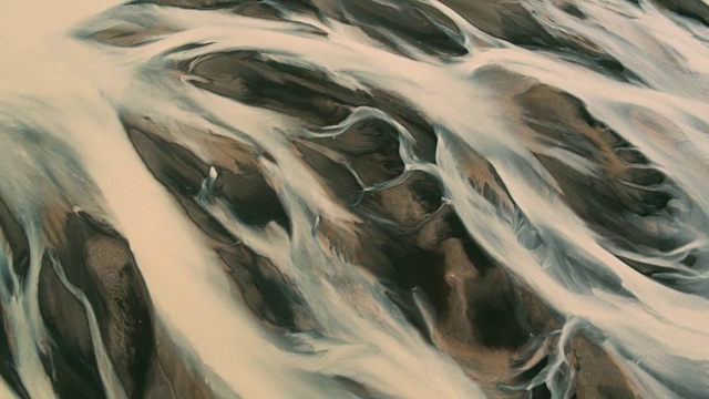 冰岛冰川融水河流三角洲鸟瞰图视频素材