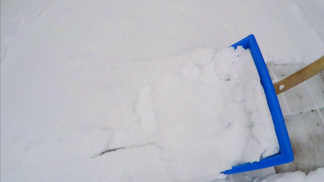 清除人行道上的积雪视频素材